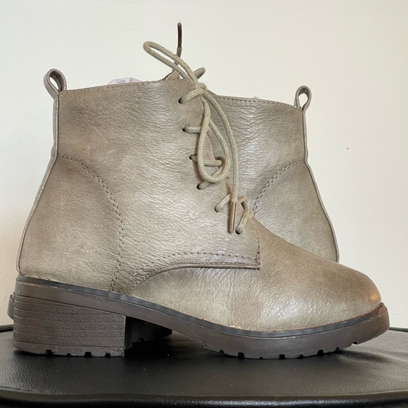 Ankle Boots - Picture 5 of 9